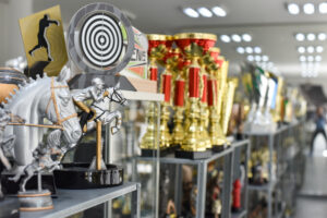 Statuetki jeździeckie i figurki konia